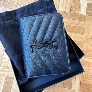 SAINT LAURENT CASSANDRE MATELASSÉ COMPACT ZIP AROUND WALLET
